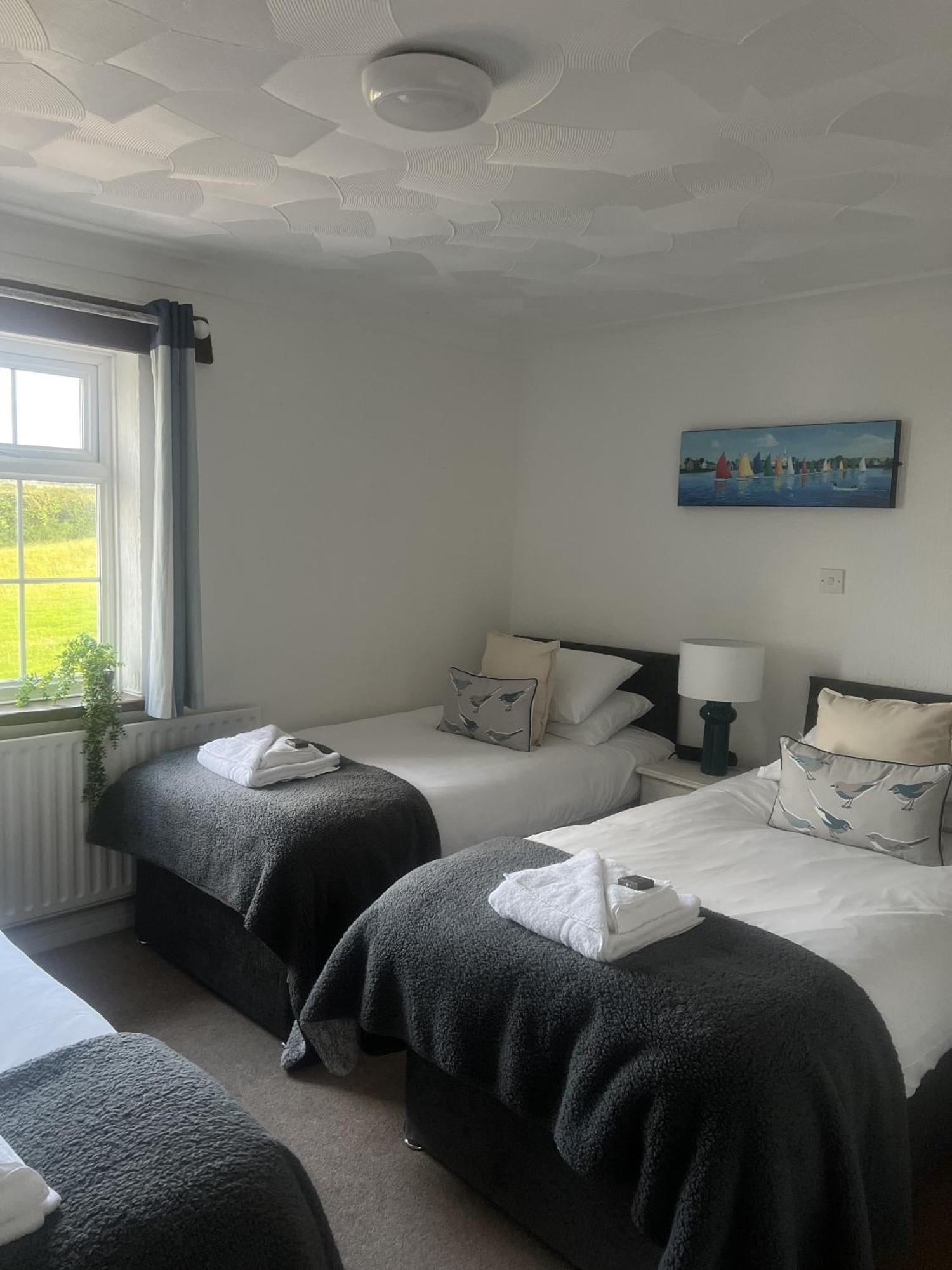 Ty Dderw Country Inn Моелфре Стая снимка