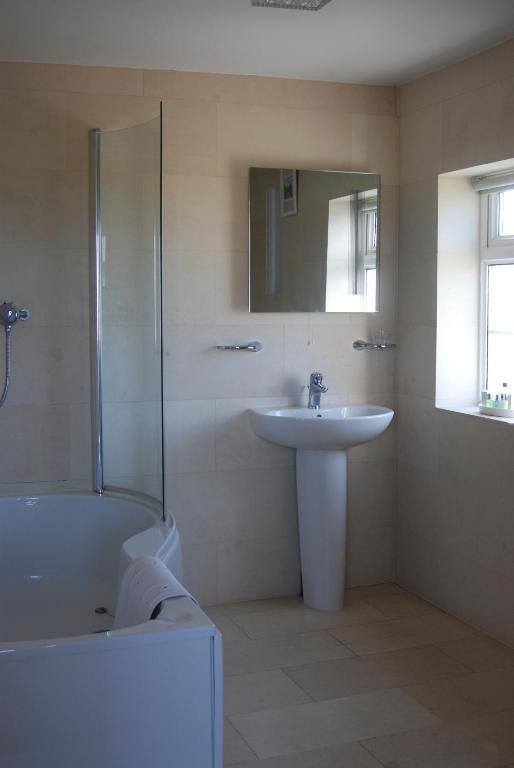 Ty Dderw Country Inn Моелфре Стая снимка