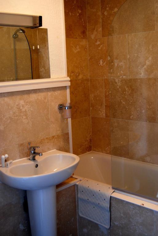 Ty Dderw Country Inn Моелфре Стая снимка
