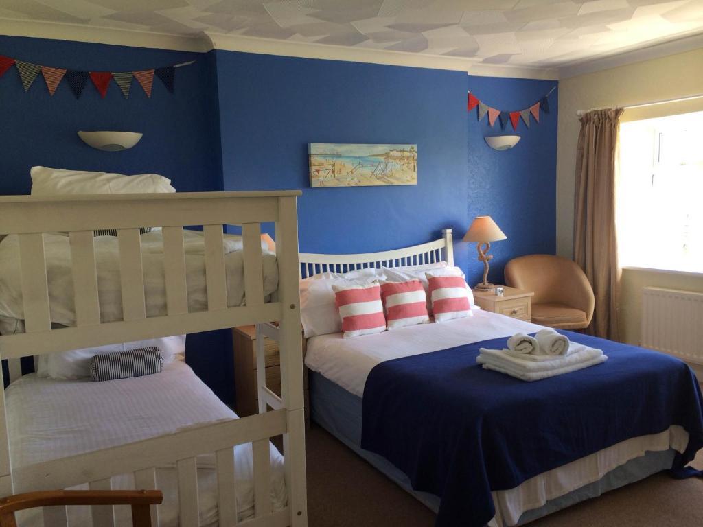 Ty Dderw Country Inn Моелфре Екстериор снимка